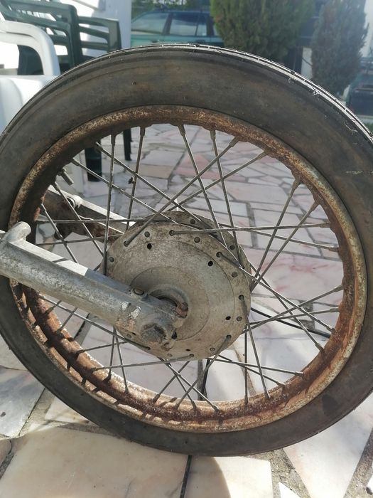 Jante antiga com bainhas e travão de tambor
