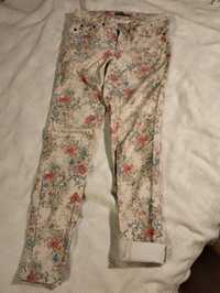 Spodnie w polne kwiaty Pull&Bear rozm. 34
