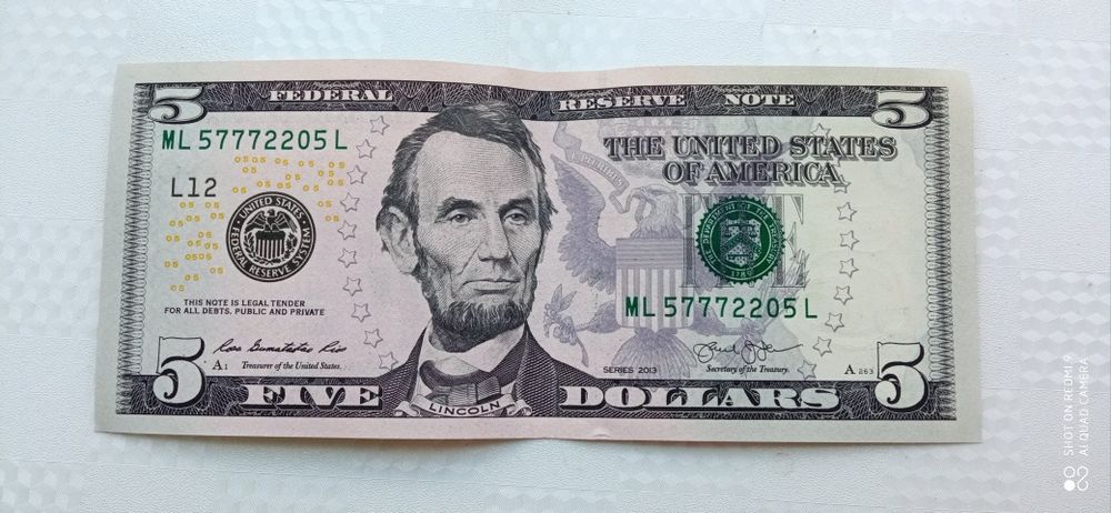 Предлогаеться Флеш-рояль (royal flush — «королевская масть»)