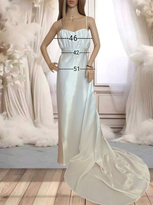 Suknia ślubna z trenem nowa