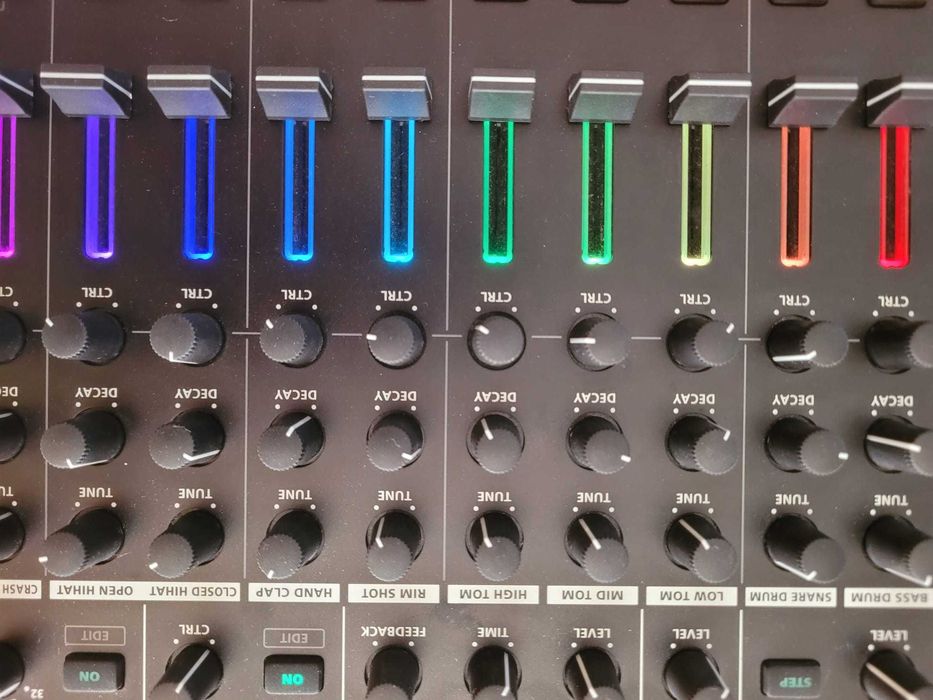 Roland TR8-S Drum machine