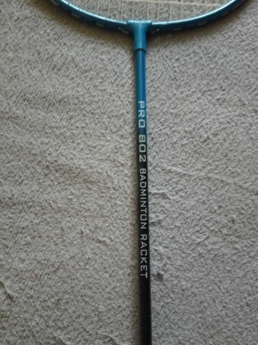 Rakieta tenisowa i do badmintona