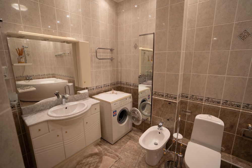 Продам 3кімнатну на вул. Дмитрівський 13а Цирк Золотоустівська