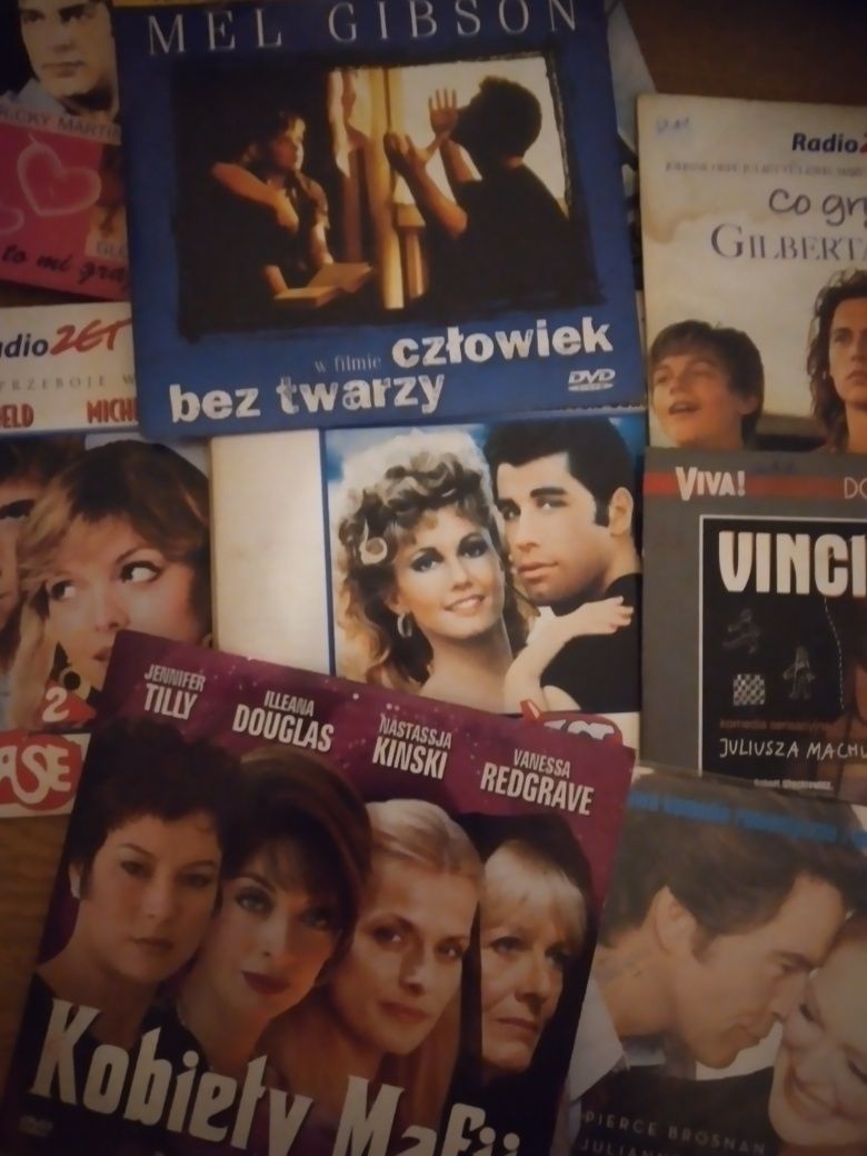 Odtwarzacz DVD, CD, VCD, MP3 + 100 filmów.