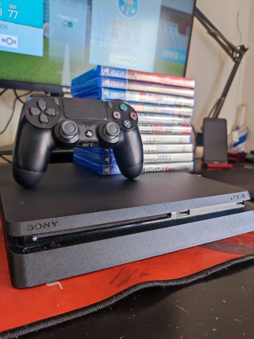 PS4 + comando e 3 jogos