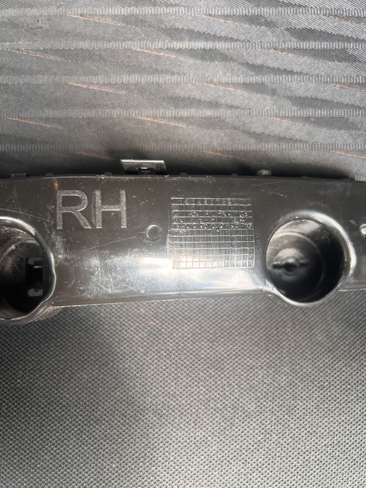 Кріплення переднього бампера R аналог Nissan Rogue 2017-20