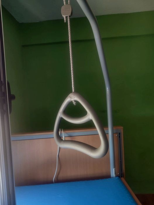 Cama Hospitalar Elétrica com comando e trapézio
