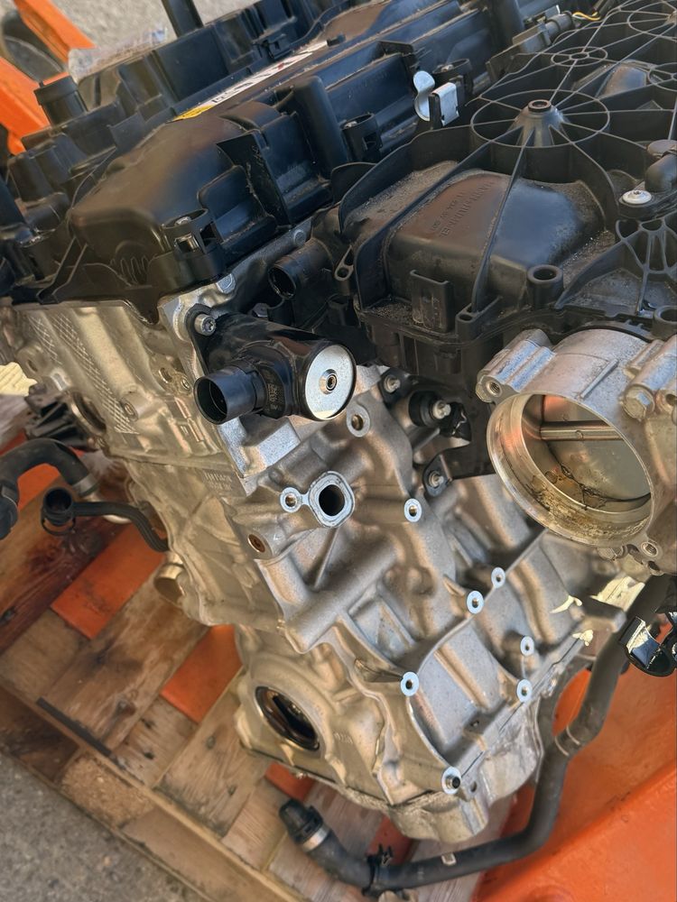 Двигун BMW b58 xdrive 45E гібрид B58B30C турбіна колектор головка