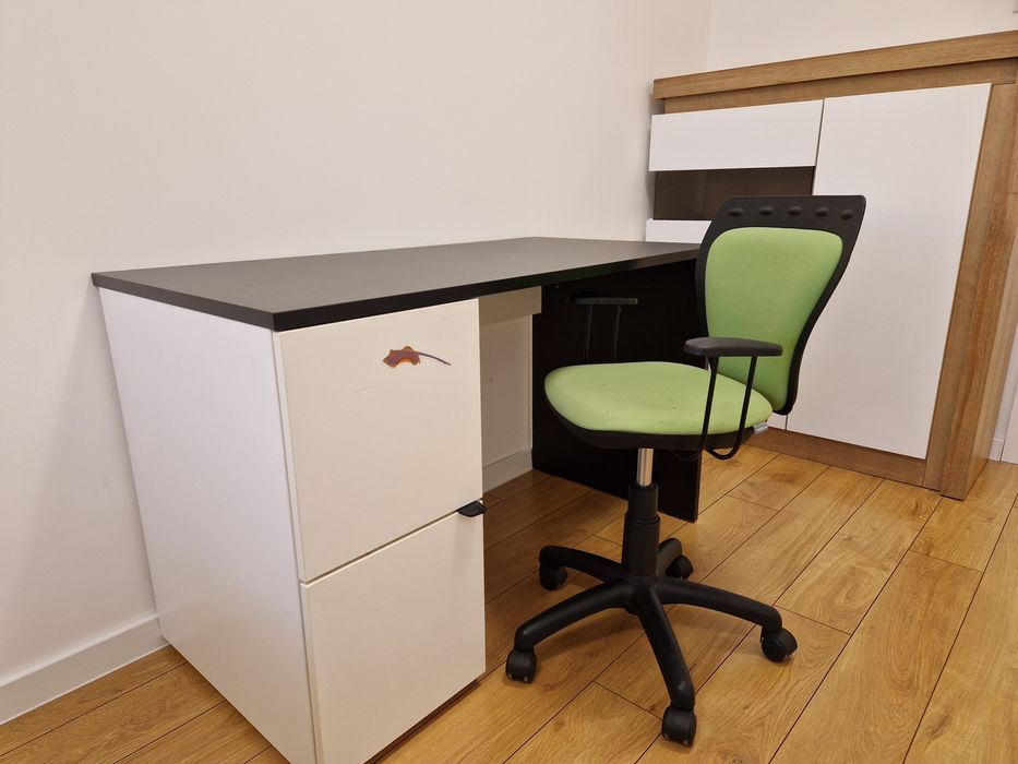 Biurko i krzesło komplet