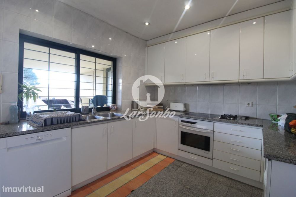 Moradia T5 + Apartamento T1