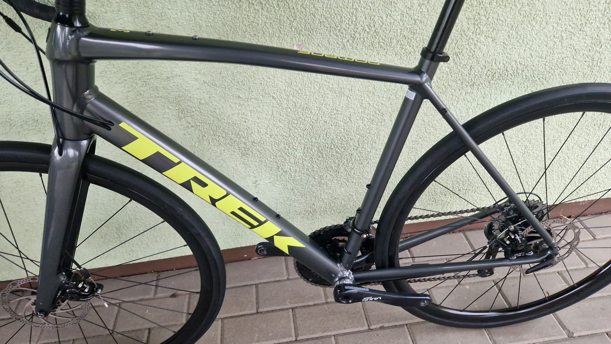 TREK domane AL3 alu CARBON sztywne osie r56 gravel endurance
