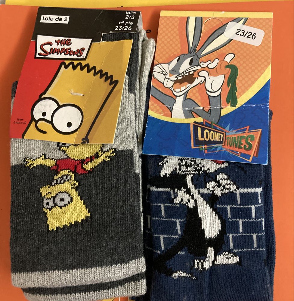 2 pares de meias criança Simpsons e Looney Tunes