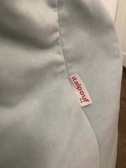 Pufa Italpouf w kolorze oliwkowym o średnicy podstawy 80 cm