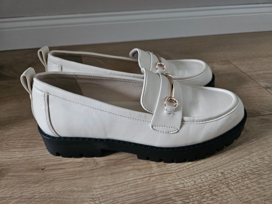 Półbuty loafersy z imitacji skóry Reserved r.39