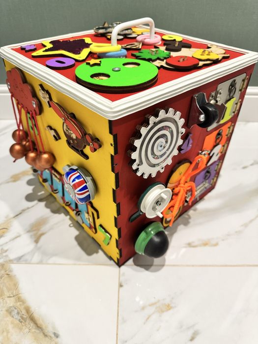 Бізікуб бізідошка бізіборд бізікубик розвиваючі іграшки