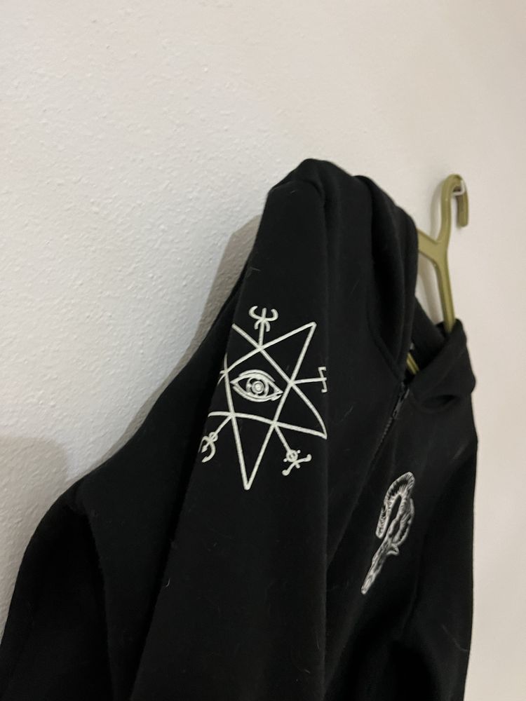 Casaco baphomet com chifres