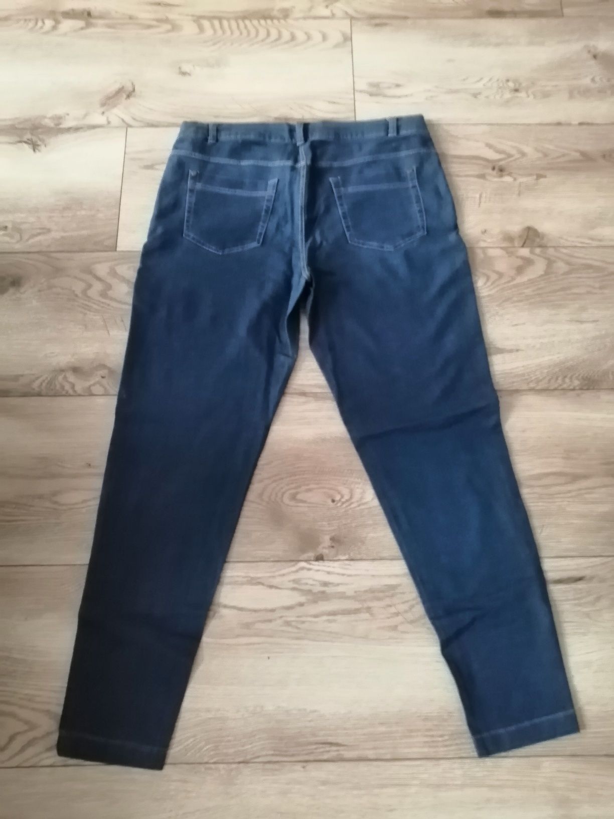 Spodnie damskie bawełniane Tchibo stylizowane na jeans.