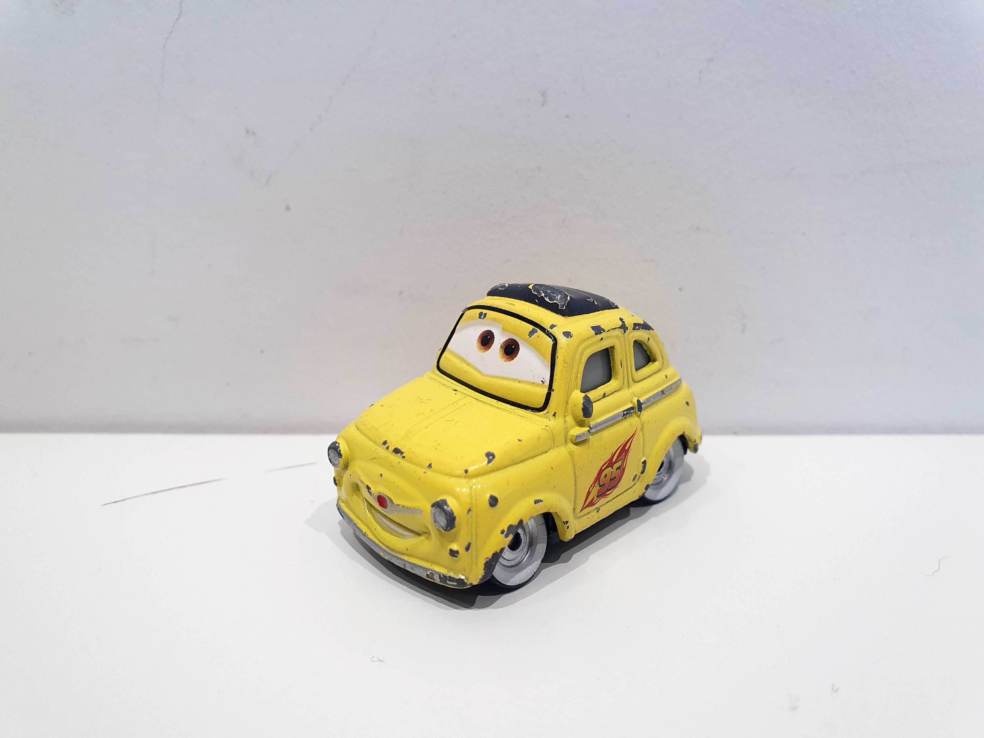 Mattel Disney Pixar Auta Cars Luigi FJH93