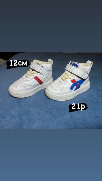 Дитячі кросівки