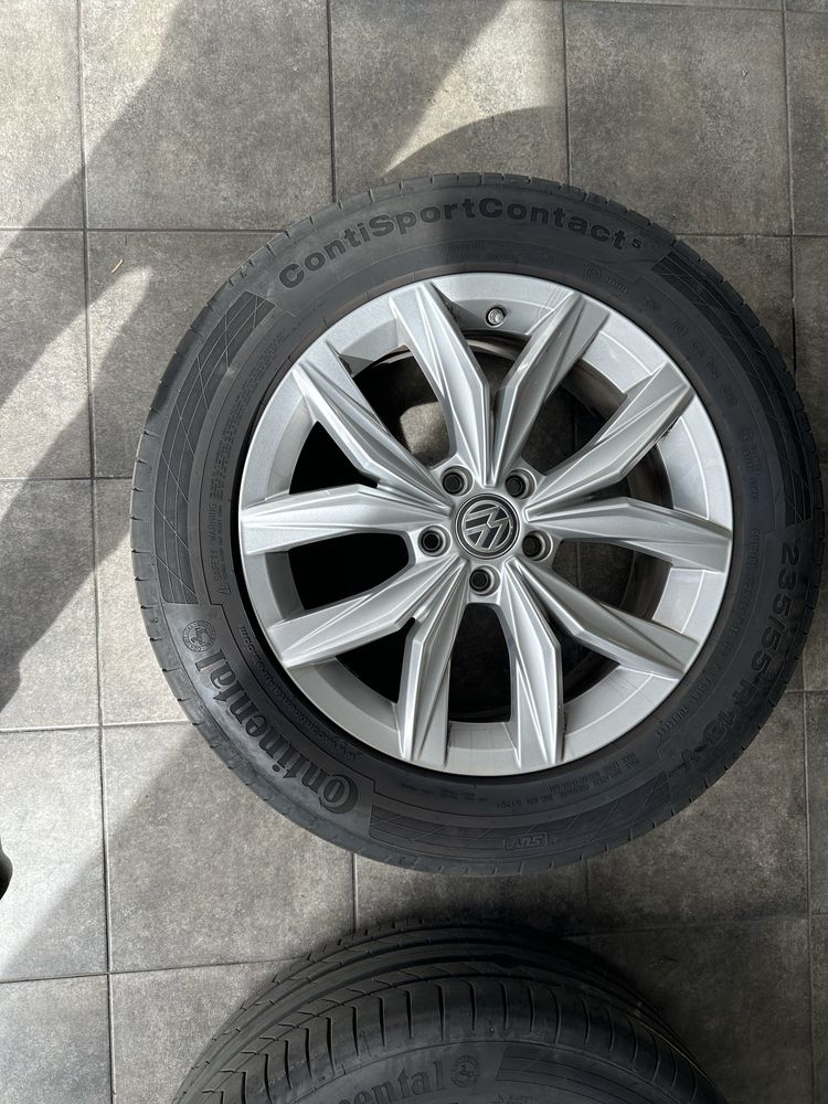 Felgi 18 z oponami orginał VW Tiguan 2 super stan 5NA 601 025