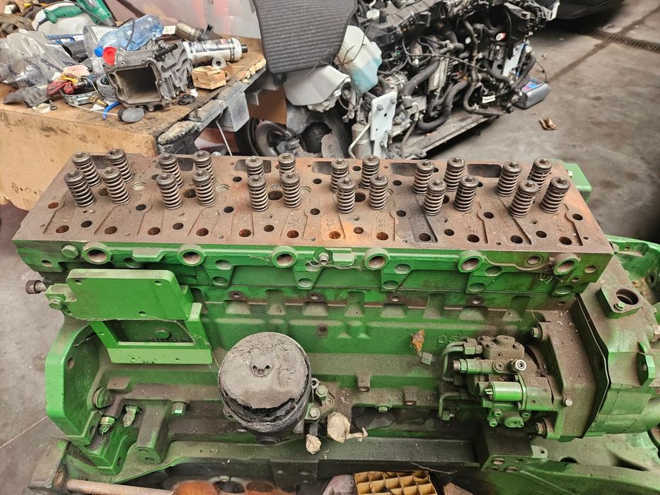 Głowica cylindrów John Deere 6090 6090RW402 7280R RE533513 R525583
