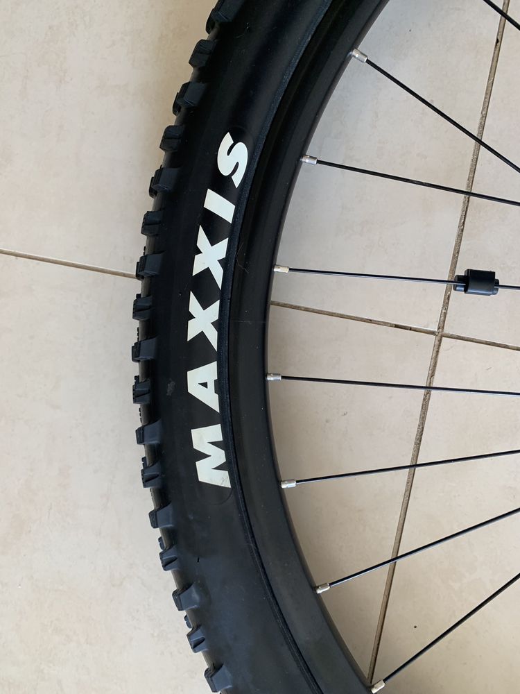 Maxxis Forekaster 29x2.35 60TPI - покрышки велосипеда