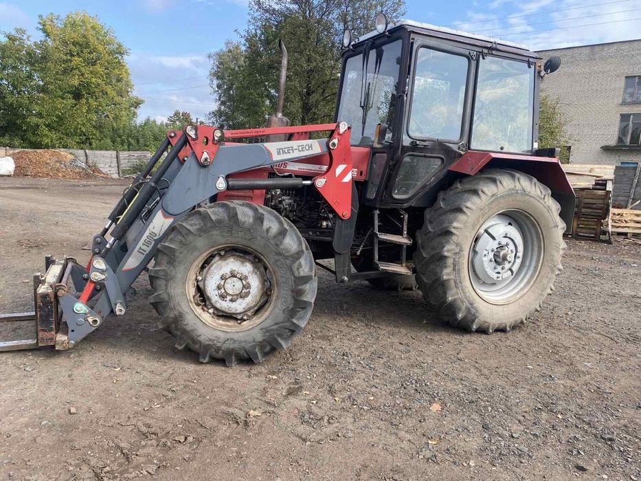 Продаєця трактор мтз