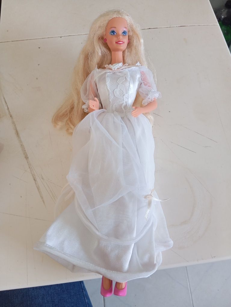Barbies com roupinhas para coleção originais