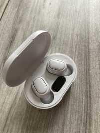 Nowe słuchawki bezprzewodowe, białe