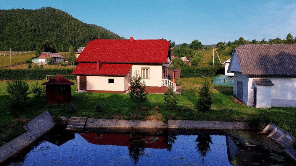 Продається будинок з ділянкою і меблями