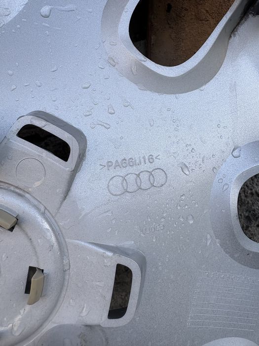 Ковпаки Audi R15 оригінал