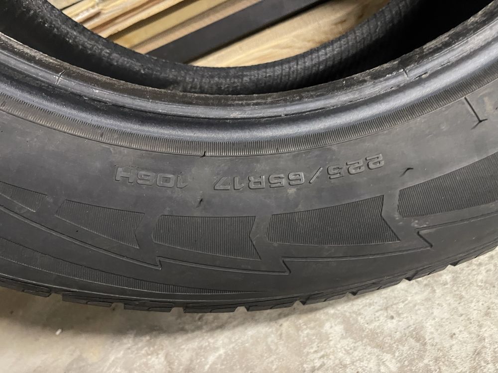 Резина, шини 2шт GoodYear Ultragrip 225/65/R17. Б/В  одне з пошкоджене