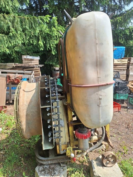 Opryskiwacz sadowniczy wentylatorowy