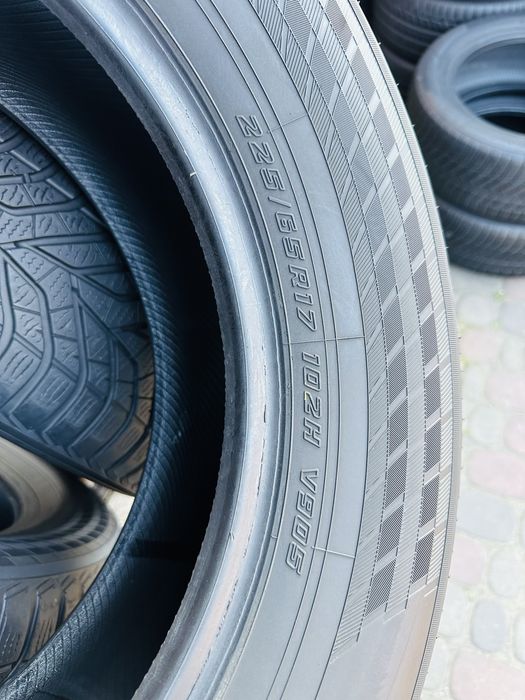 Шини зимові 225/65 R17 (102Н) Yokohama Earth Winter V905