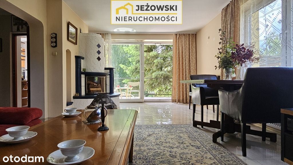 Dom z garażem i dużym ogrodem w Janowcu nad Wisłą.