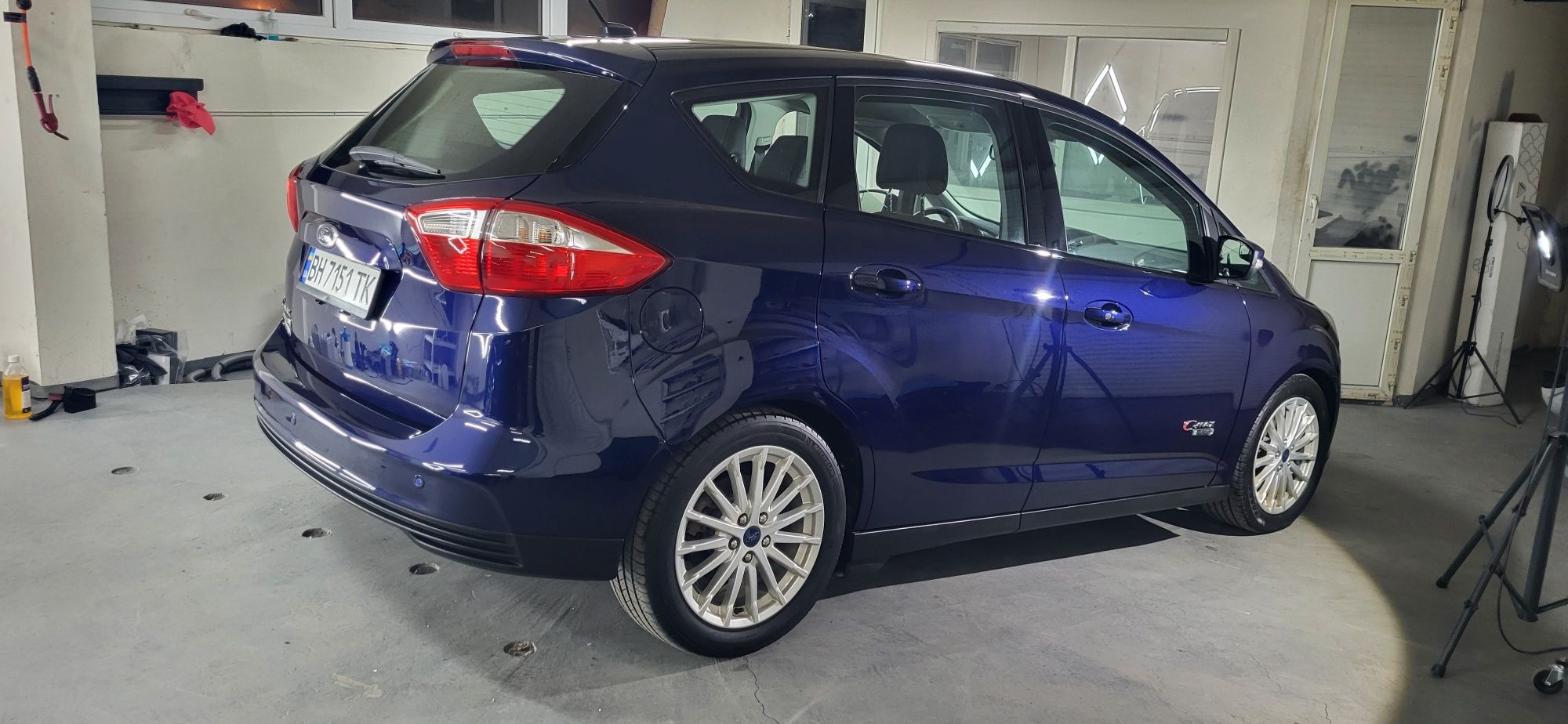 Продам 2016 Ford C-Max Plug-in