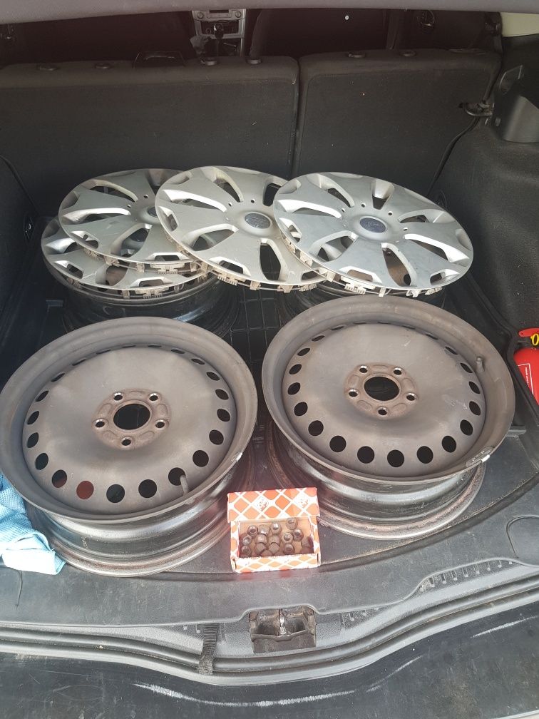4 Felgi stalowe 16 plus oryginalne nakretki wraz z kołpakami do ford M