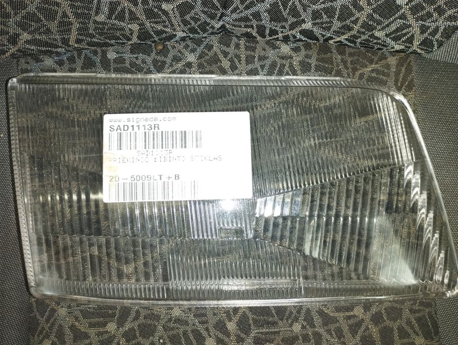 Стёкла фар  Audi C4 A6