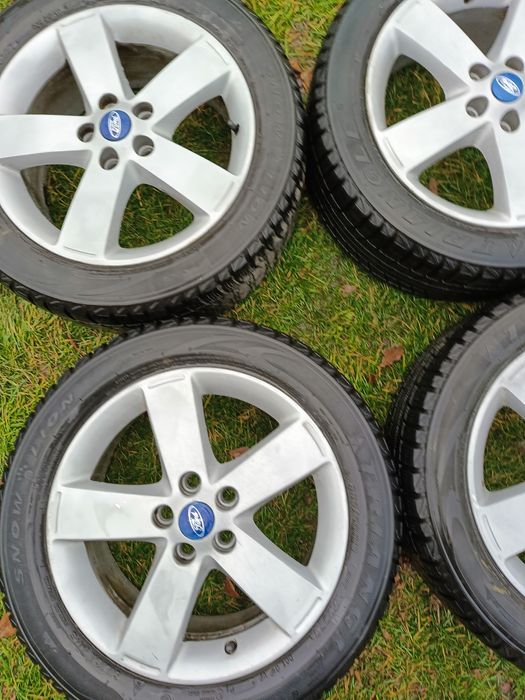Alufelgi z oponami zimowymi 225/50R17, Ford.
