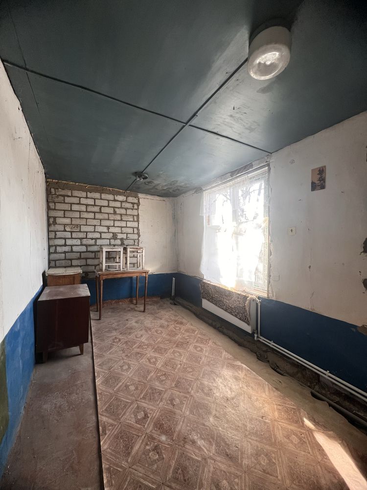 Продається камʼяний  будинок з ділянкою,гаражем і садом