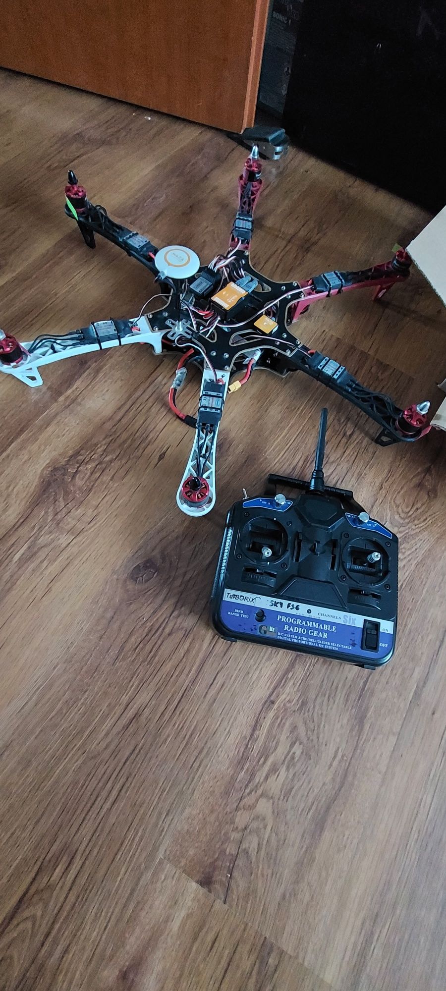 Dron hexacopter z DJI Naza V2