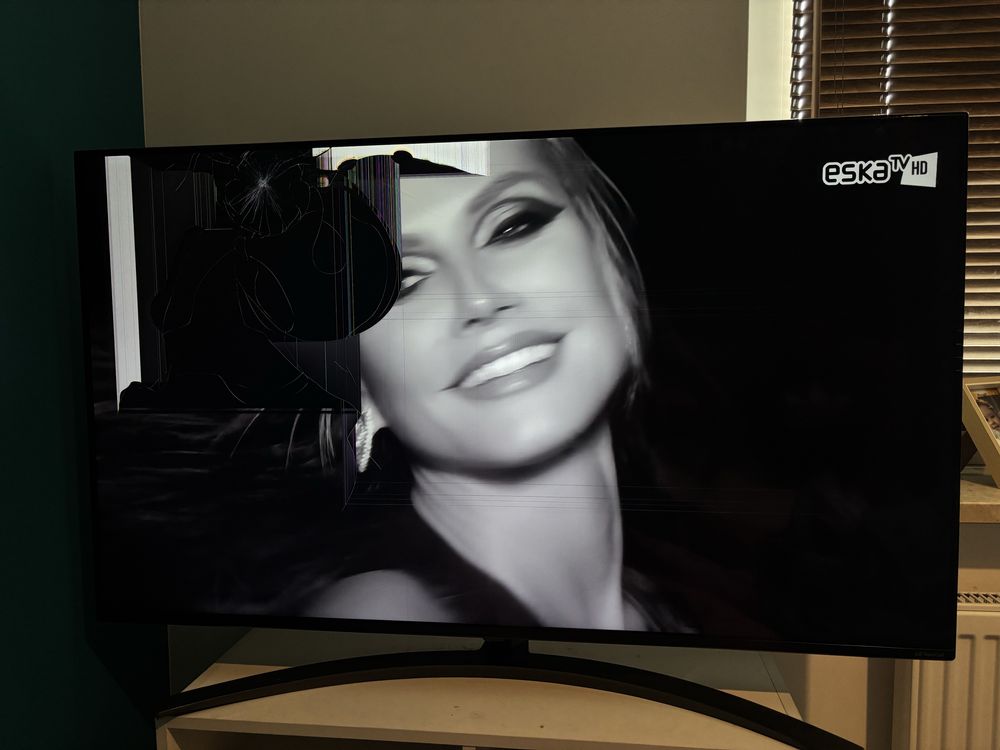 Telewizor LG 49NANO86 NanoCell 49 cali - uszkodzona matryca