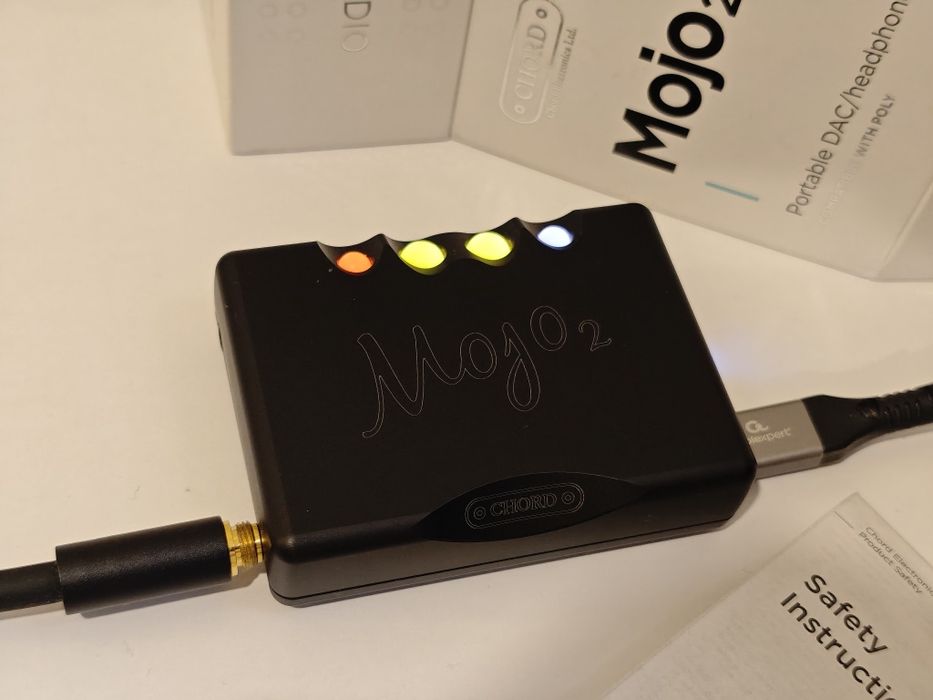 ЦАП та підсилювач для навушників Chord mojo 2