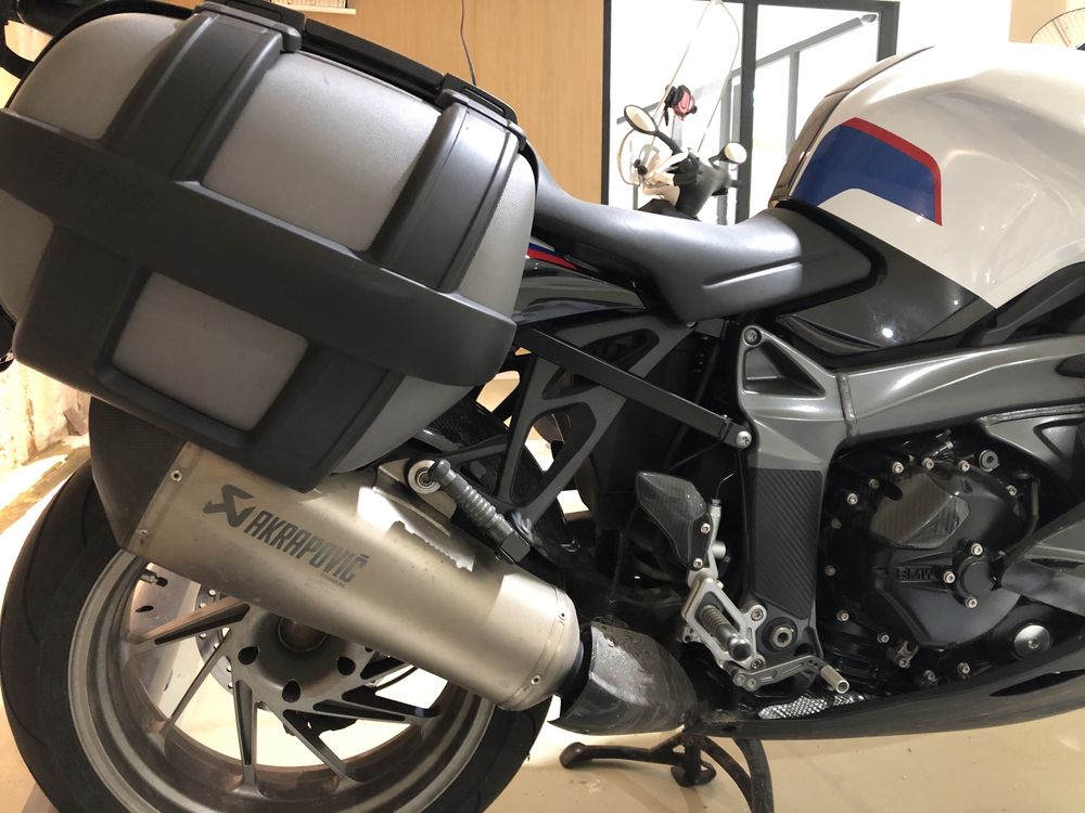 Material BMW Motorrad: Topcase 28L e sacos interiores