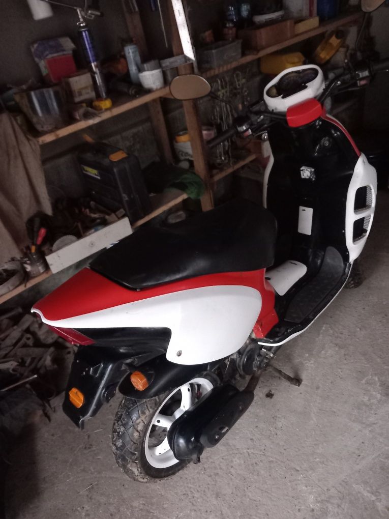 Скутер APRILIA р