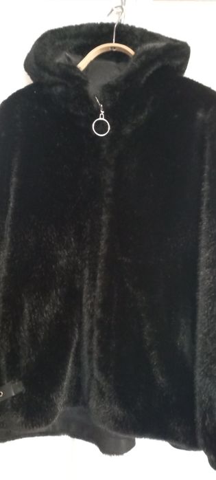 Суперова норкова шубка з екохутра чорного кольору.