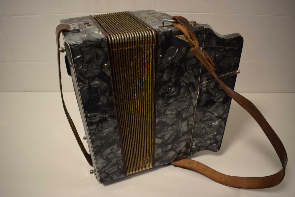 Concertina da Marca Bachenbulach Tel 3 voz