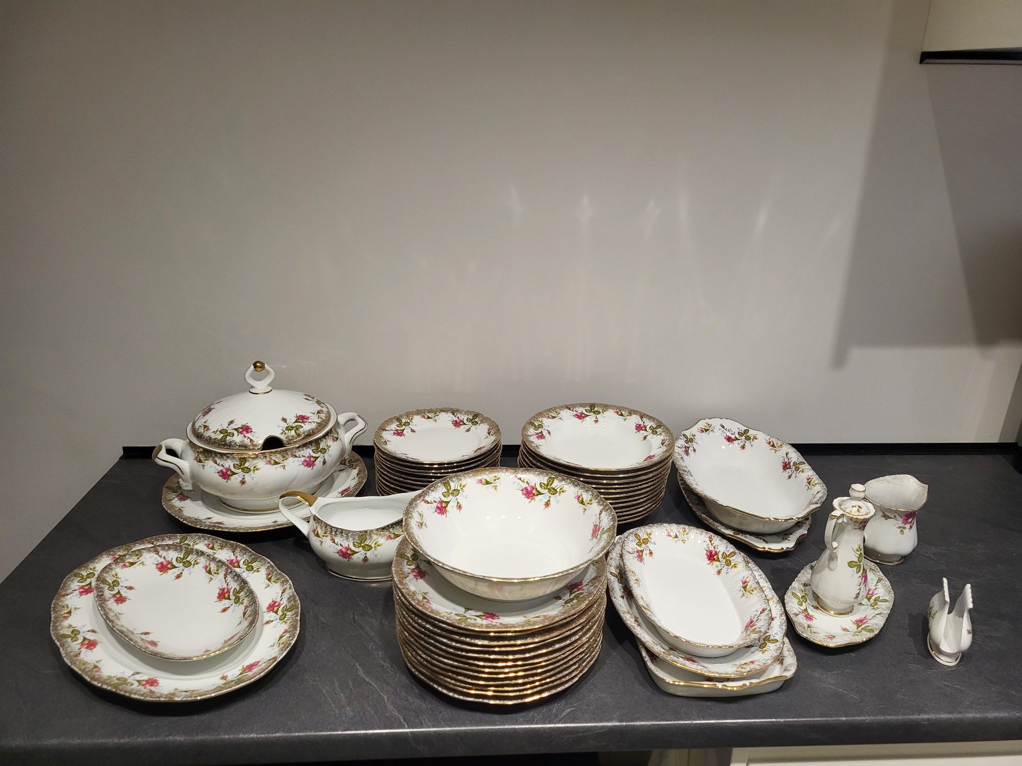 Serwis obiadowy porcelanowy na 12 osób Chodzież
