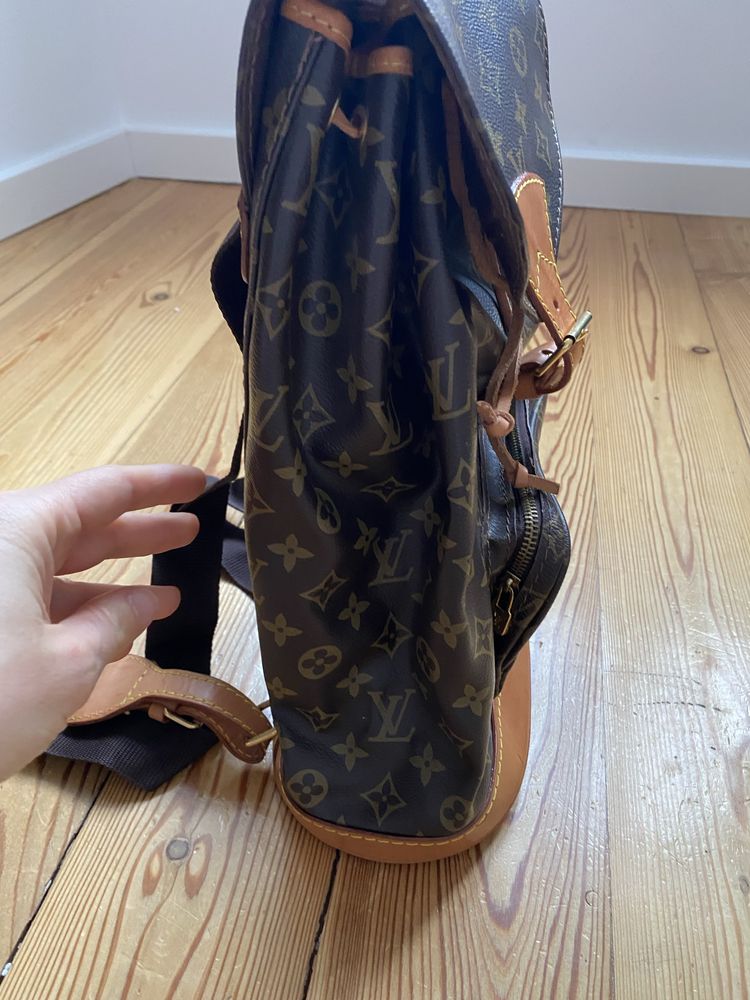 Mochila com padrão Luis Vuitton