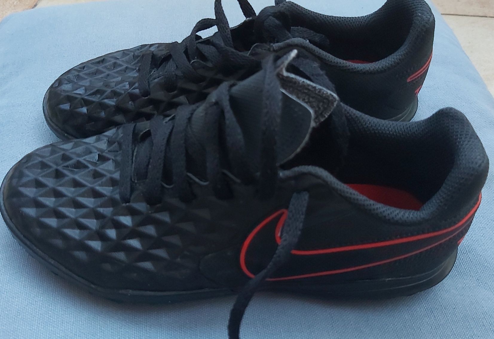 Buty sportowe Nike dla chłopca r 33